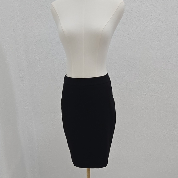 LOFT Dresses & Skirts - ❤️❤️❤️LOFT Black Ponte Pencil Skirt - Classic Fitted Silhouette